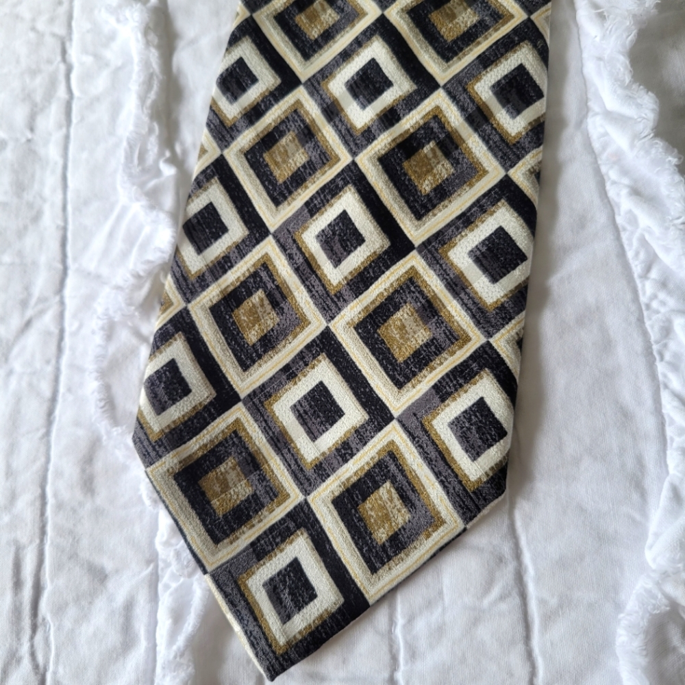 Bachrach 100% Silk Tie Made In Italy Like New Condition Gorgeous